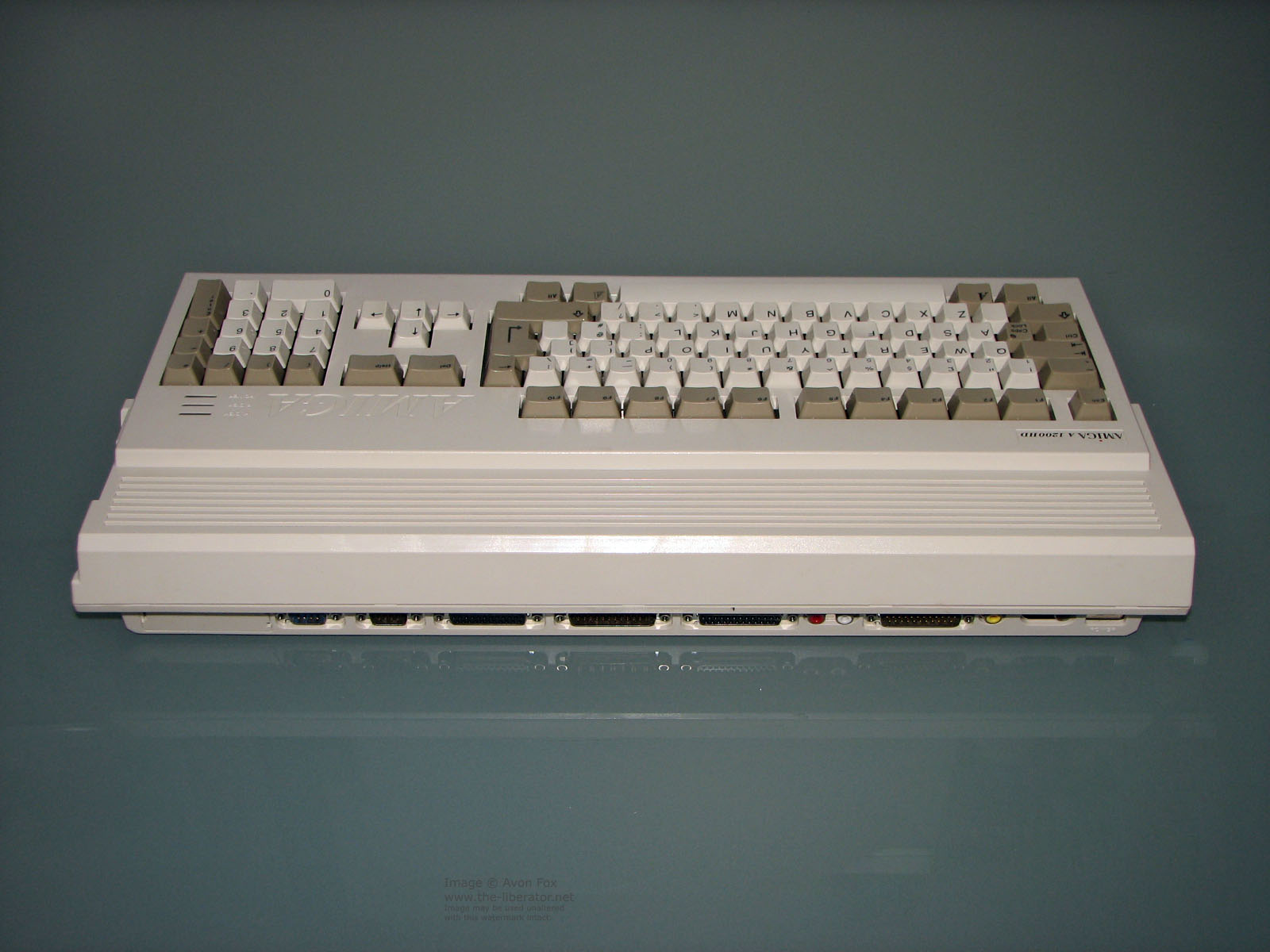 High Quality Amiga 1200 Recap Capacitor Kit – Panasonic & Kemet, Commodore A1200