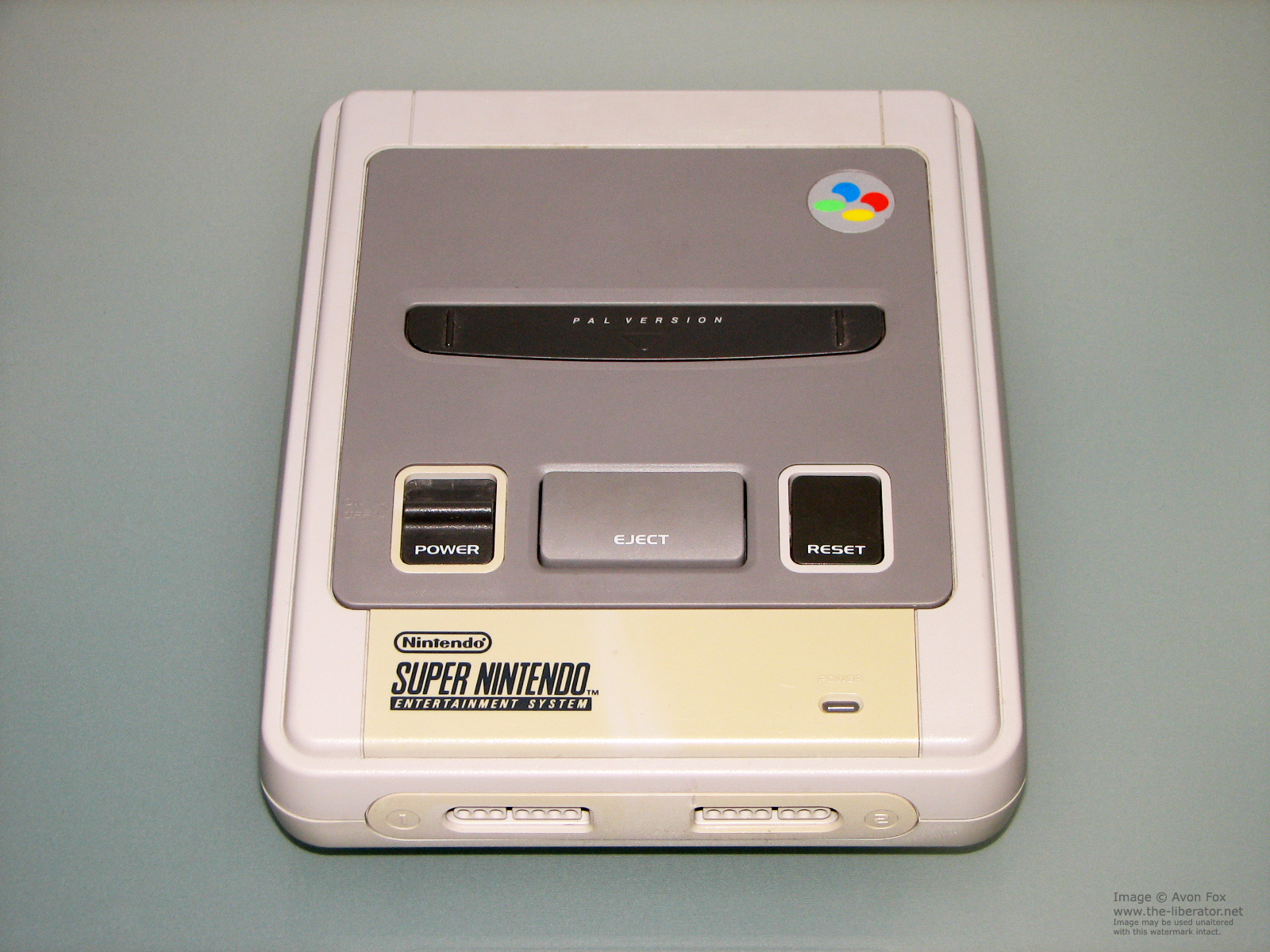 Super Nintendo Entertainment System 'SNES' PAL Game Console